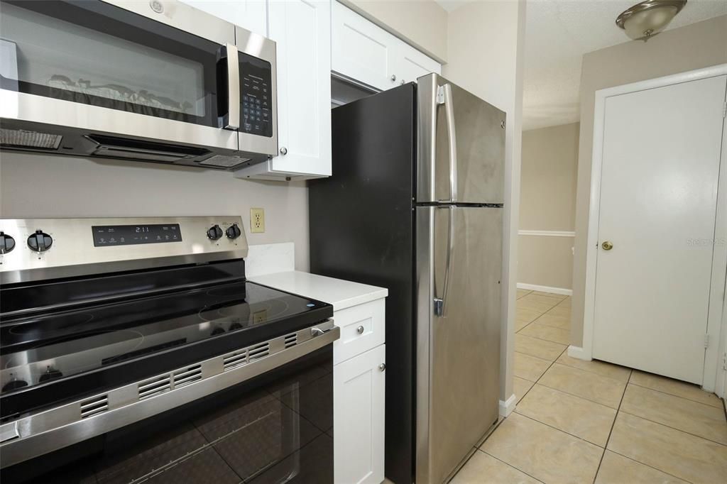 待售: $229,000 (2 贝兹, 2 浴室, 934 平方英尺)