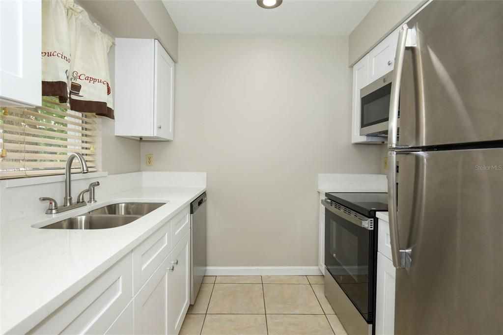 待售: $229,000 (2 贝兹, 2 浴室, 934 平方英尺)