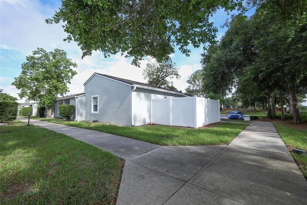 待售: $229,000 (2 贝兹, 2 浴室, 934 平方英尺)