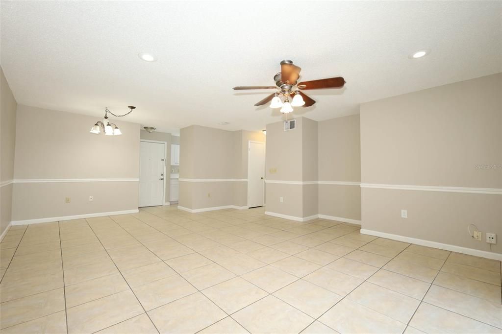 待售: $229,000 (2 贝兹, 2 浴室, 934 平方英尺)