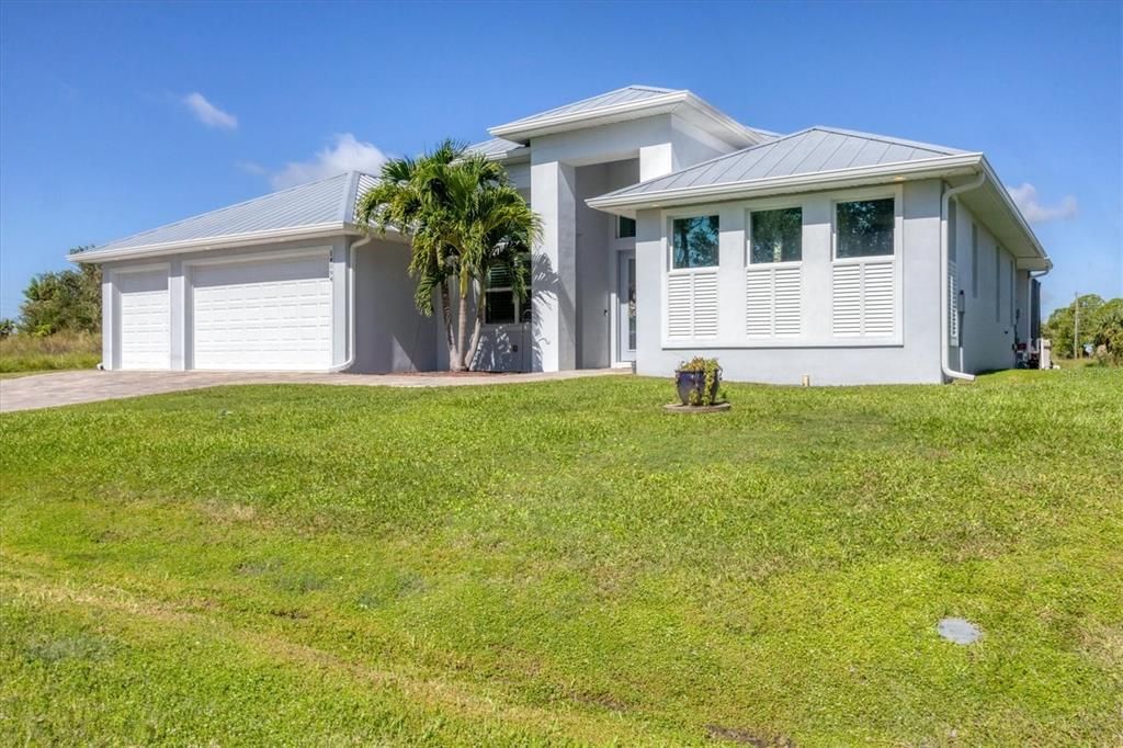 Под контрактом: $699,000 (3 спален, 2 ванн, 2117 Квадратных фут)