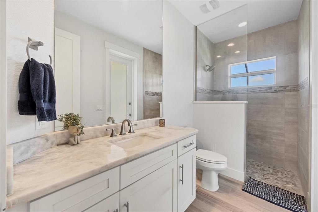 Под контрактом: $699,000 (3 спален, 2 ванн, 2117 Квадратных фут)