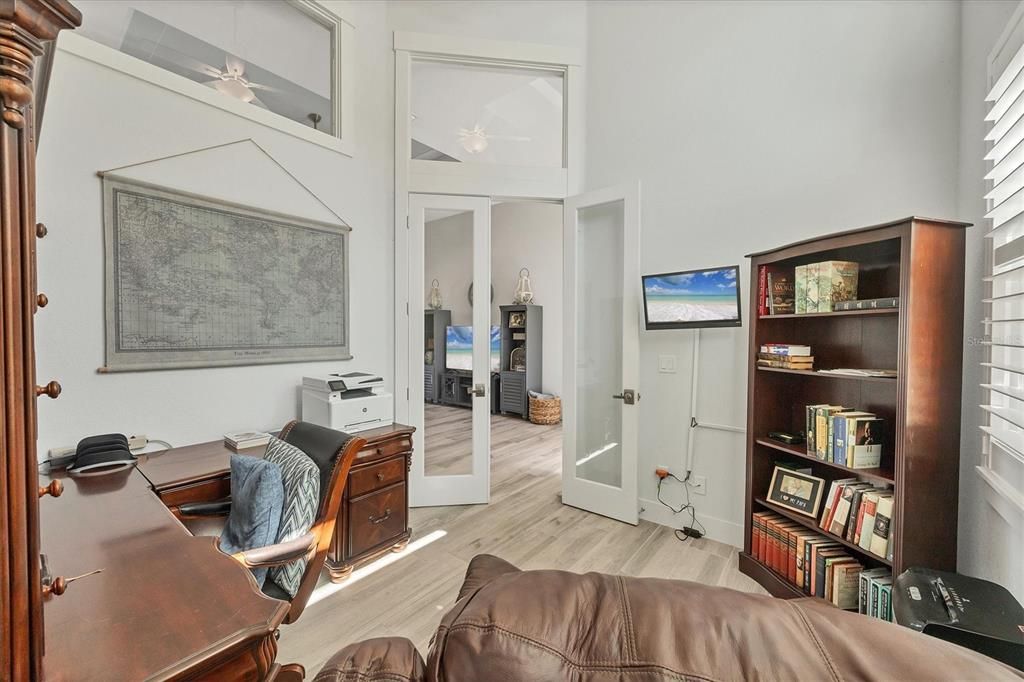 Под контрактом: $699,000 (3 спален, 2 ванн, 2117 Квадратных фут)