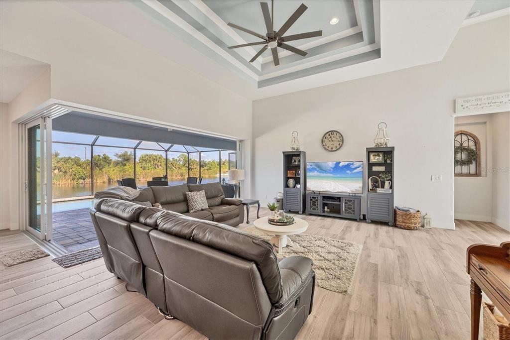 Под контрактом: $699,000 (3 спален, 2 ванн, 2117 Квадратных фут)