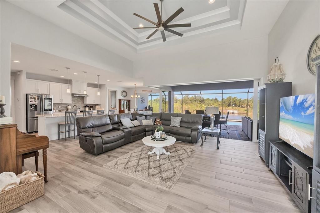 Под контрактом: $699,000 (3 спален, 2 ванн, 2117 Квадратных фут)