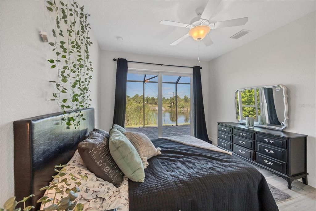 Под контрактом: $699,000 (3 спален, 2 ванн, 2117 Квадратных фут)