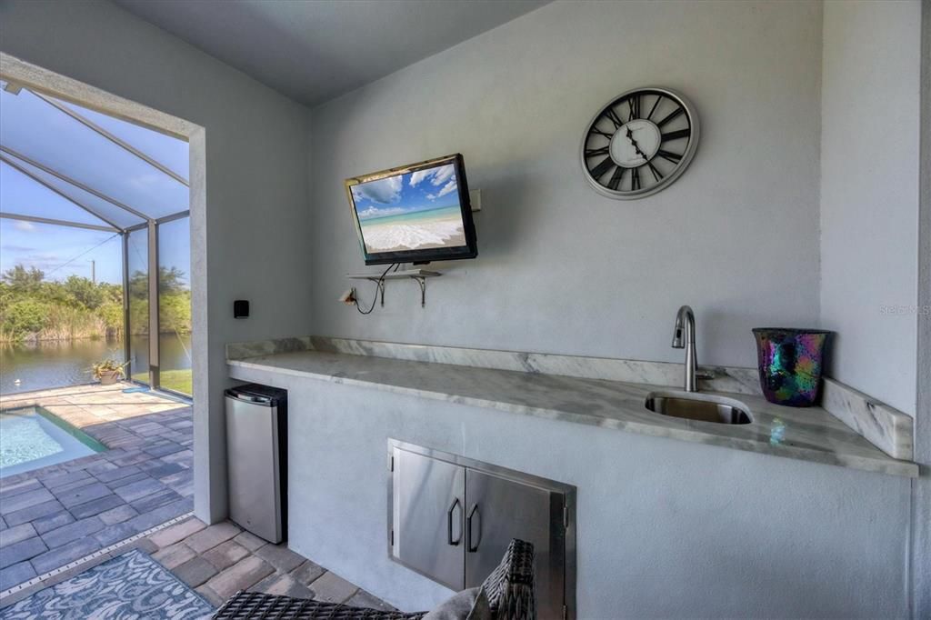 Под контрактом: $699,000 (3 спален, 2 ванн, 2117 Квадратных фут)