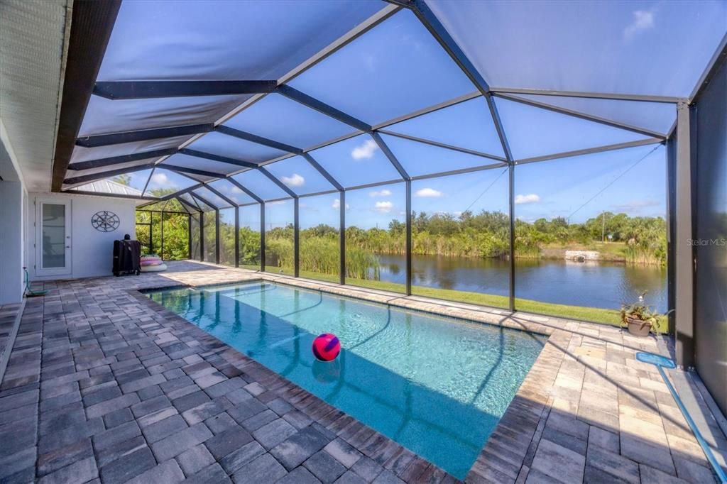 Под контрактом: $699,000 (3 спален, 2 ванн, 2117 Квадратных фут)