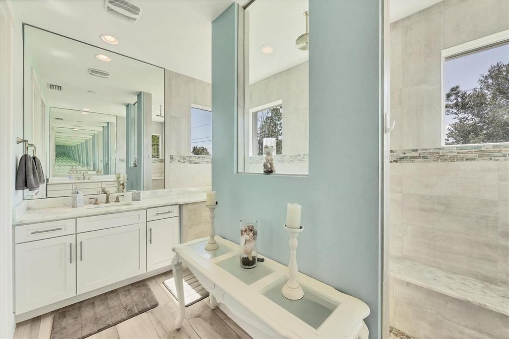 Под контрактом: $699,000 (3 спален, 2 ванн, 2117 Квадратных фут)