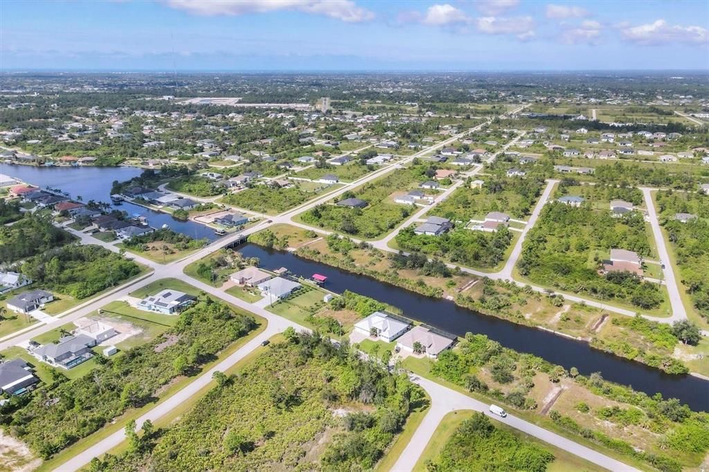 Под контрактом: $699,000 (3 спален, 2 ванн, 2117 Квадратных фут)