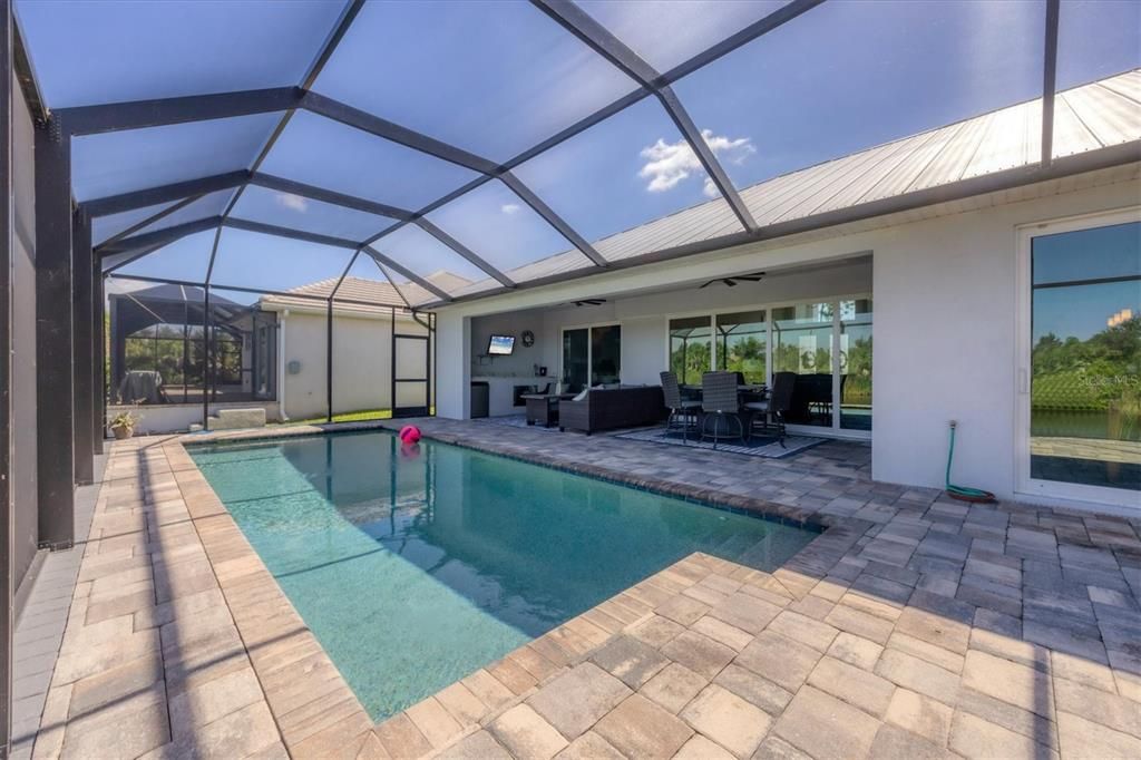 Под контрактом: $699,000 (3 спален, 2 ванн, 2117 Квадратных фут)