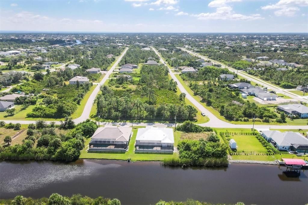 Под контрактом: $699,000 (3 спален, 2 ванн, 2117 Квадратных фут)