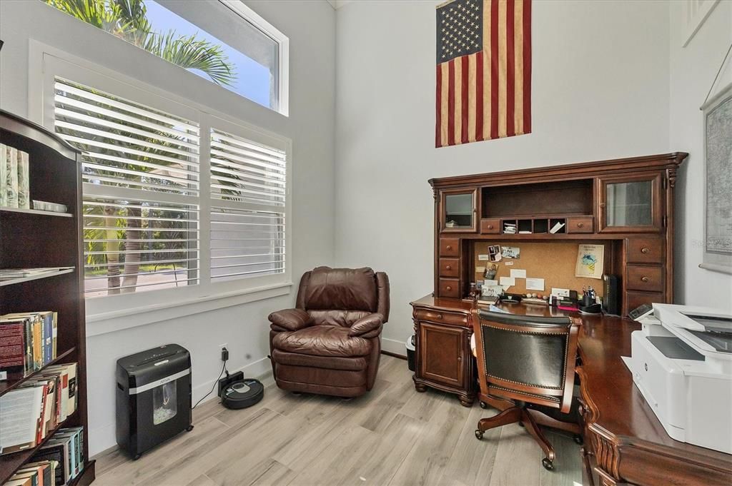 Под контрактом: $699,000 (3 спален, 2 ванн, 2117 Квадратных фут)