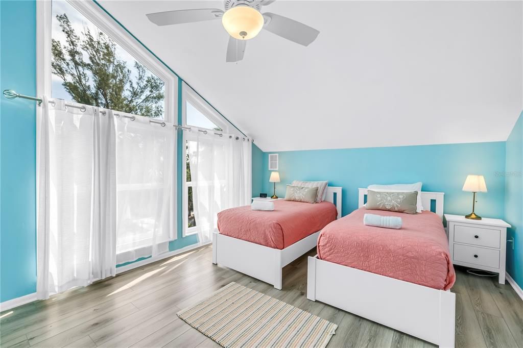 На продажу: $1,649,000 (5 спален, 3 ванн, 2901 Квадратных фут)