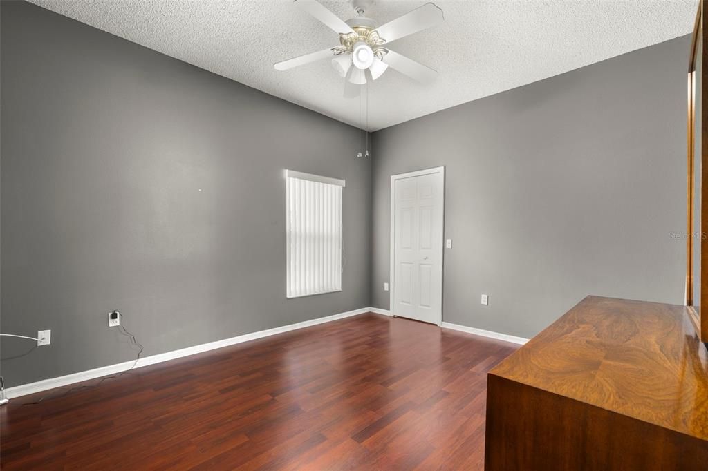 Activo con contrato: $325,000 (3 camas, 2 baños, 1876 Pies cuadrados)