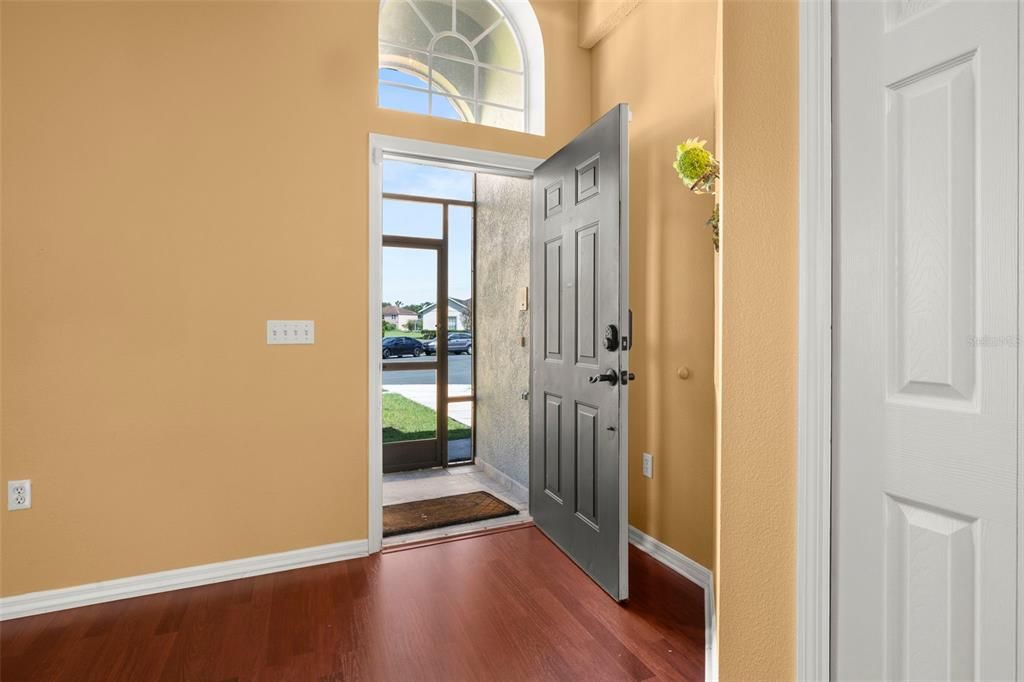 Activo con contrato: $325,000 (3 camas, 2 baños, 1876 Pies cuadrados)