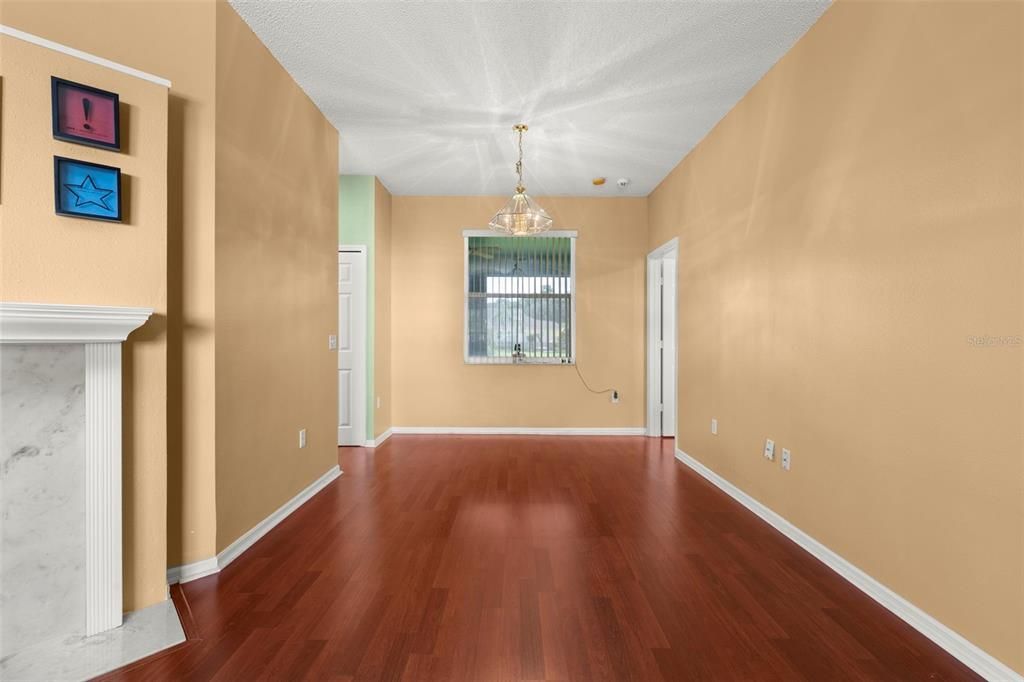 Activo con contrato: $325,000 (3 camas, 2 baños, 1876 Pies cuadrados)