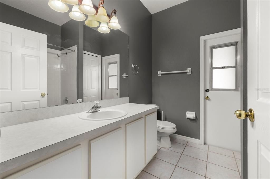 Activo con contrato: $325,000 (3 camas, 2 baños, 1876 Pies cuadrados)