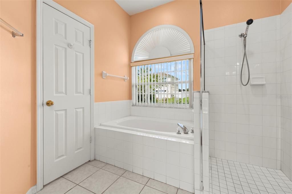 Activo con contrato: $325,000 (3 camas, 2 baños, 1876 Pies cuadrados)