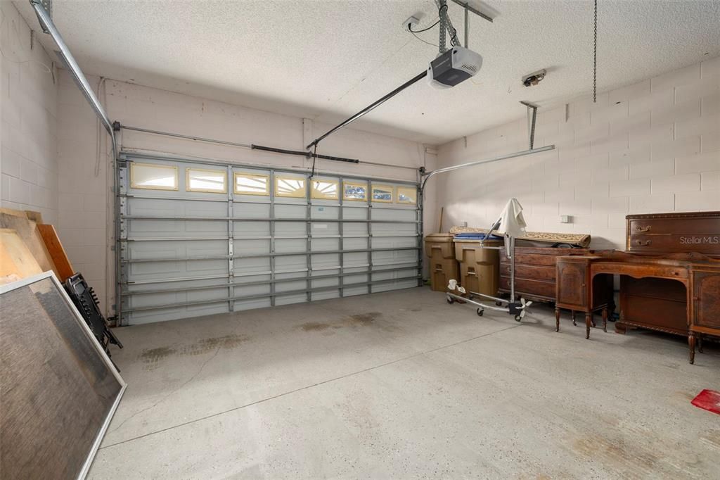 Activo con contrato: $325,000 (3 camas, 2 baños, 1876 Pies cuadrados)