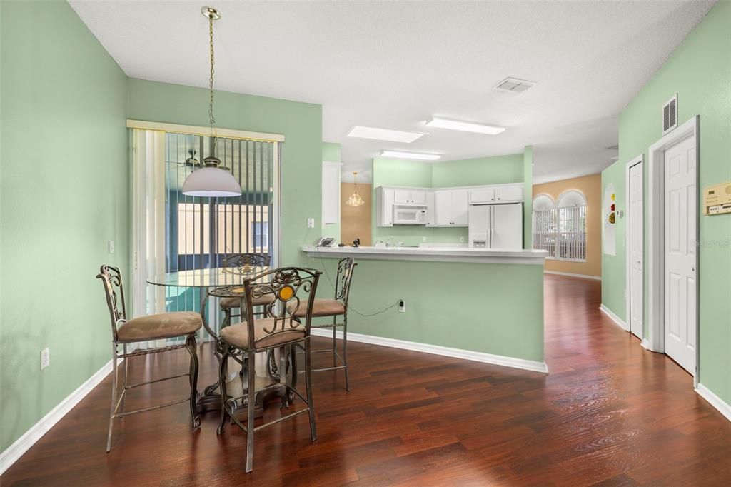 Activo con contrato: $325,000 (3 camas, 2 baños, 1876 Pies cuadrados)