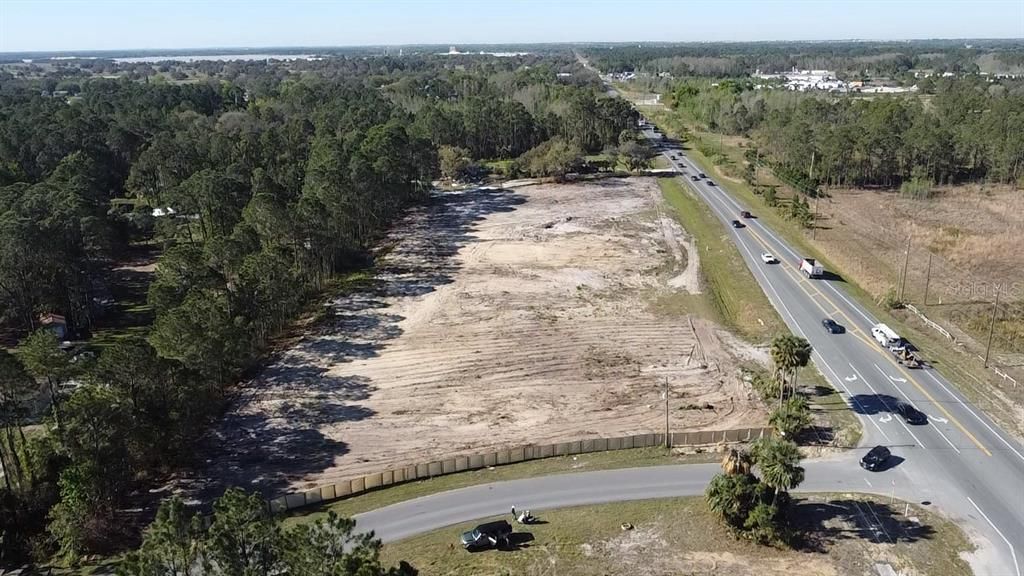 待售: $2,200,000 (4.19 acres)