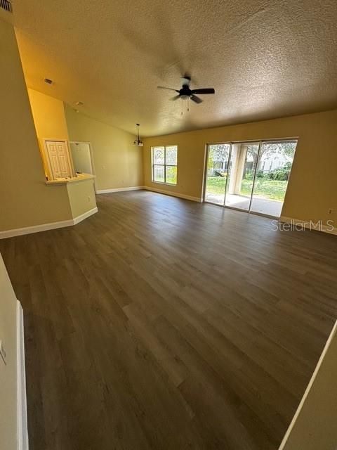 合同活跃: $269,900 (3 贝兹, 2 浴室, 1707 平方英尺)