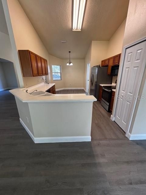 合同活跃: $269,900 (3 贝兹, 2 浴室, 1707 平方英尺)