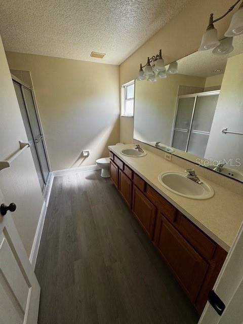 合同活跃: $269,900 (3 贝兹, 2 浴室, 1707 平方英尺)