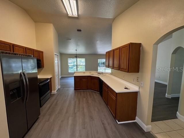 合同活跃: $269,900 (3 贝兹, 2 浴室, 1707 平方英尺)