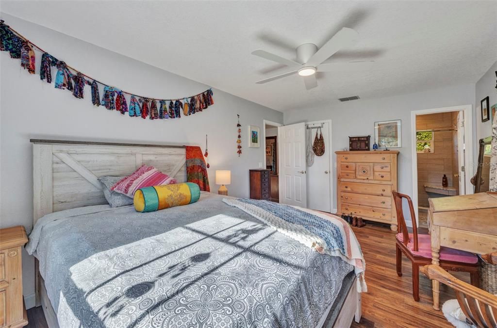 待售: $399,000 (2 贝兹, 2 浴室, 1170 平方英尺)