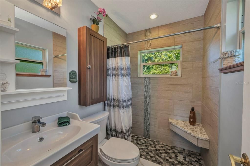 待售: $399,000 (2 贝兹, 2 浴室, 1170 平方英尺)