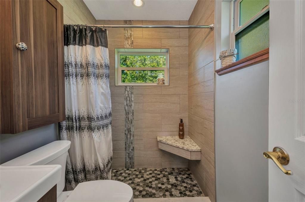 待售: $399,000 (2 贝兹, 2 浴室, 1170 平方英尺)