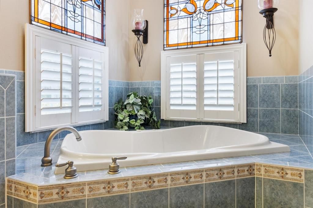 For Sale: $550,000 (3 beds, 2 baths, 2794 Square Feet)