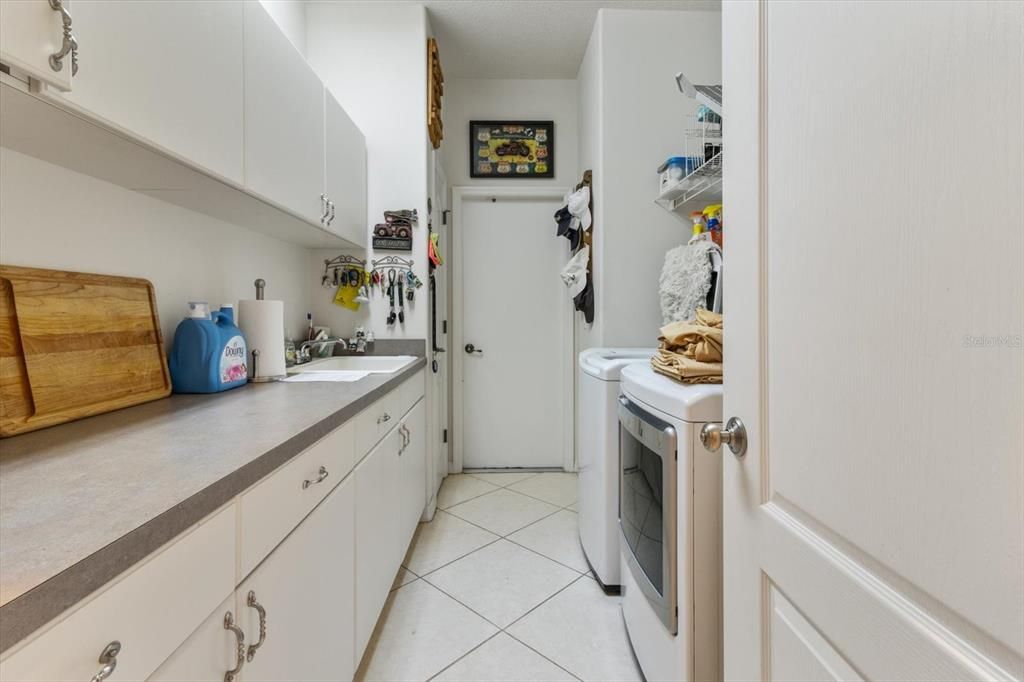 For Sale: $550,000 (3 beds, 2 baths, 2794 Square Feet)