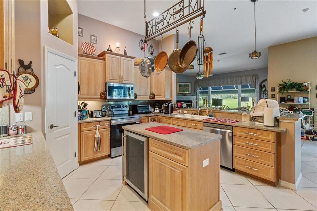 For Sale: $550,000 (3 beds, 2 baths, 2794 Square Feet)