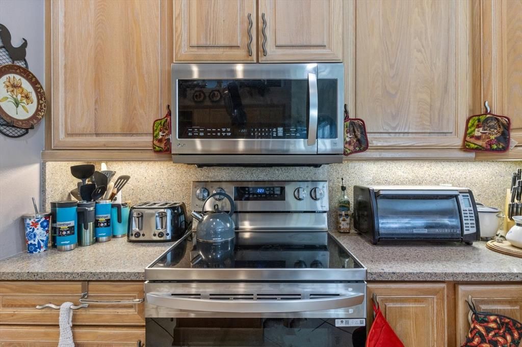 For Sale: $550,000 (3 beds, 2 baths, 2794 Square Feet)