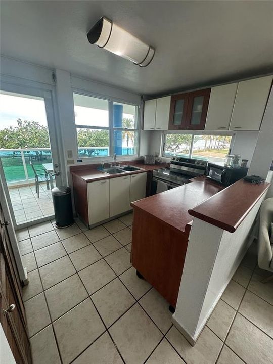 待售: $250,000 (2 贝兹, 2 浴室, 1088 平方英尺)