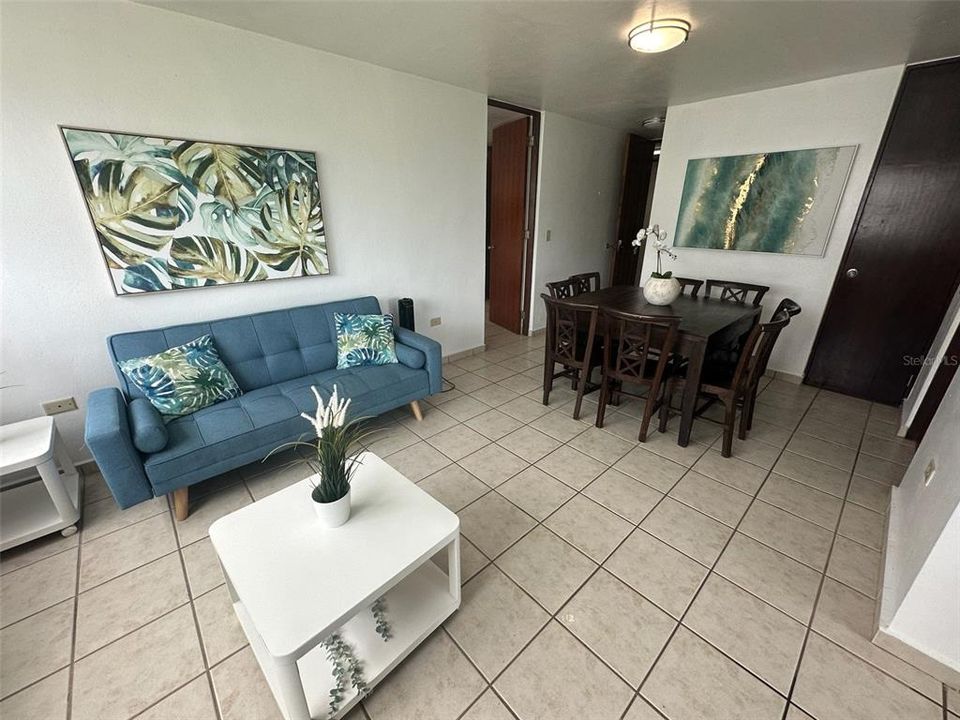 待售: $250,000 (2 贝兹, 2 浴室, 1088 平方英尺)