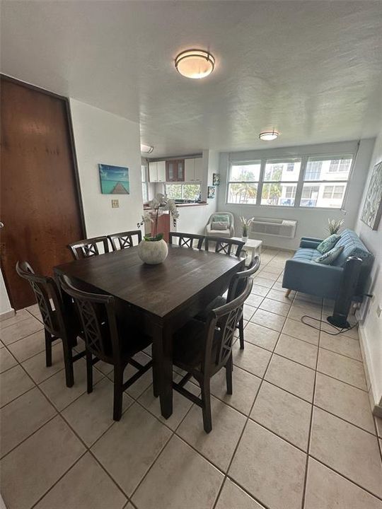 待售: $250,000 (2 贝兹, 2 浴室, 1088 平方英尺)