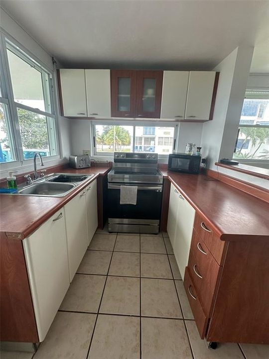 待售: $250,000 (2 贝兹, 2 浴室, 1088 平方英尺)