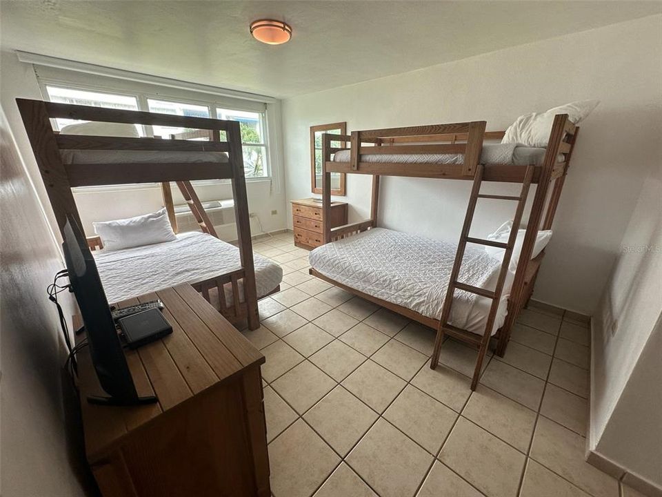 待售: $250,000 (2 贝兹, 2 浴室, 1088 平方英尺)