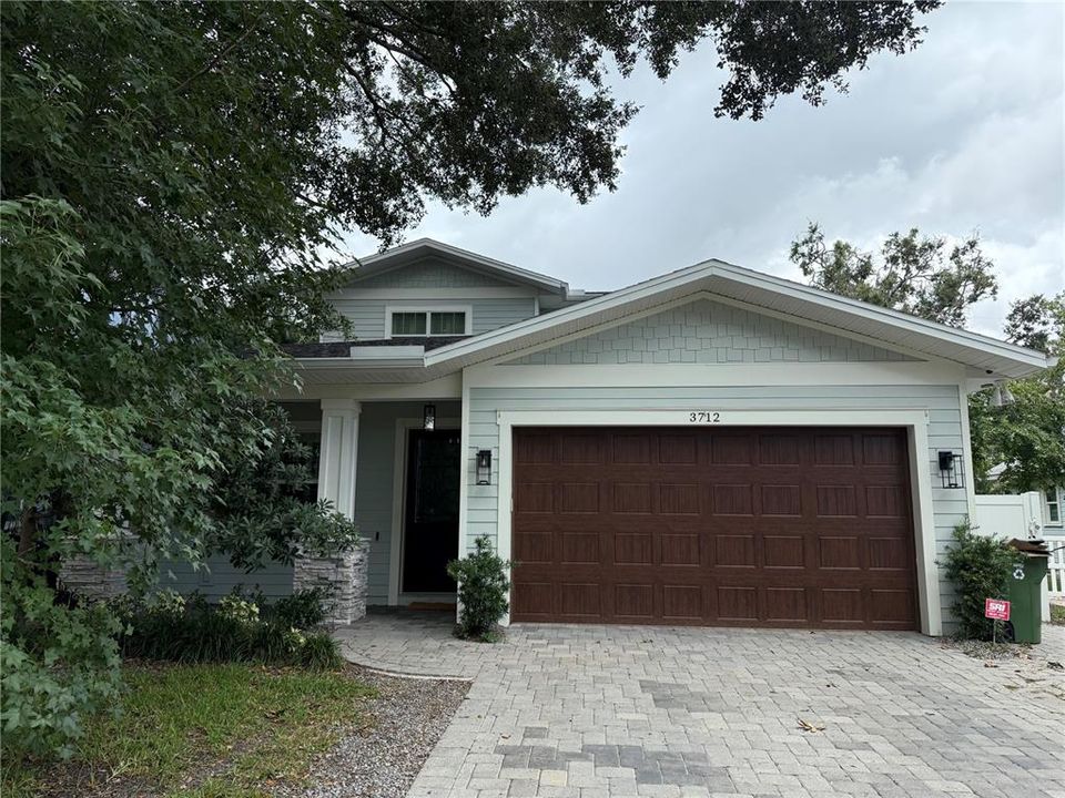 Recently Sold: $1,325,000 (4 beds, 3 baths, 2740 Square Feet)