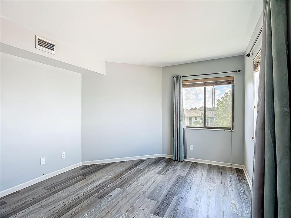 Active With Contract: $125,000 (2 beds, 2 baths, 826 Square Feet)