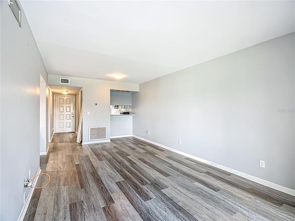 Active With Contract: $125,000 (2 beds, 2 baths, 826 Square Feet)