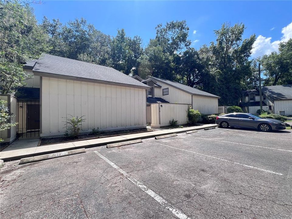 合同活跃: $125,000 (3 贝兹, 2 浴室, 1290 平方英尺)