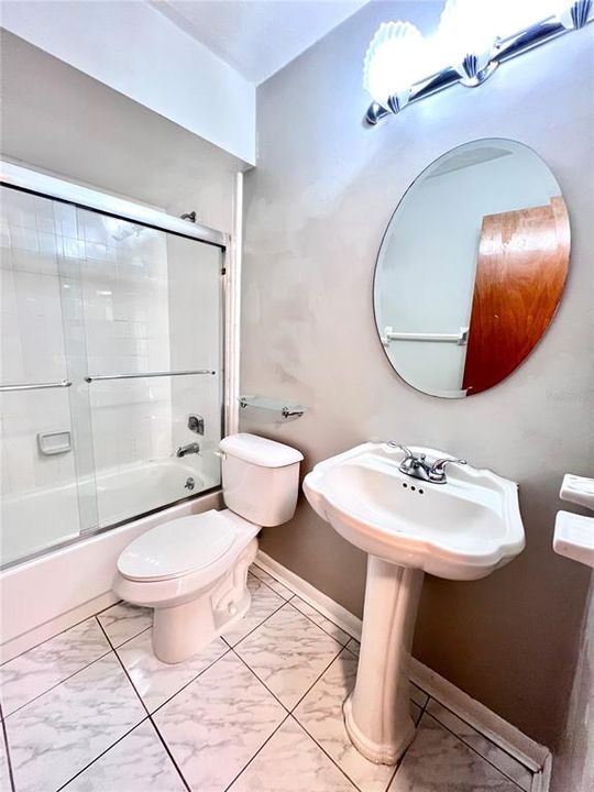 合同活跃: $125,000 (3 贝兹, 2 浴室, 1290 平方英尺)