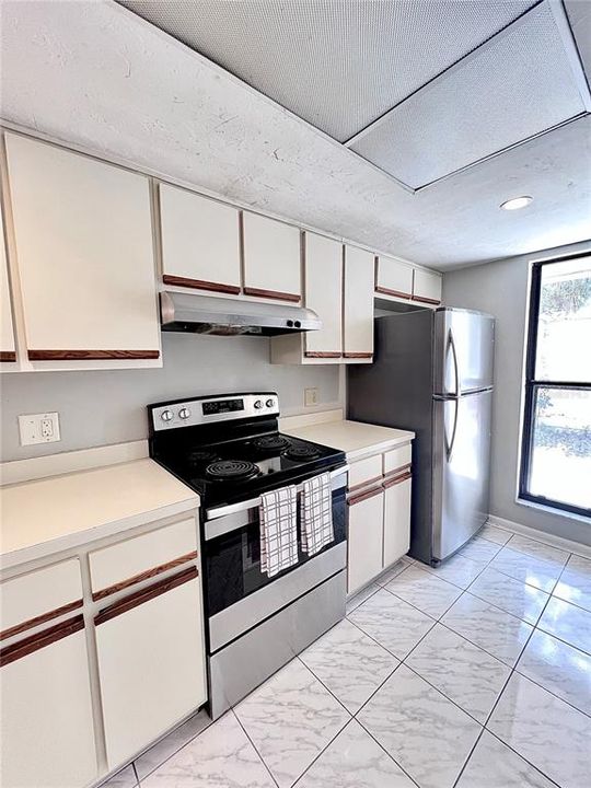 合同活跃: $125,000 (3 贝兹, 2 浴室, 1290 平方英尺)