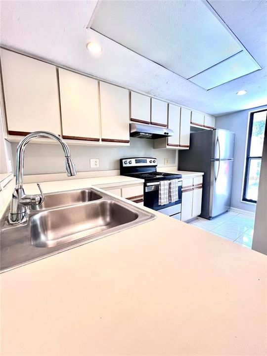 合同活跃: $125,000 (3 贝兹, 2 浴室, 1290 平方英尺)