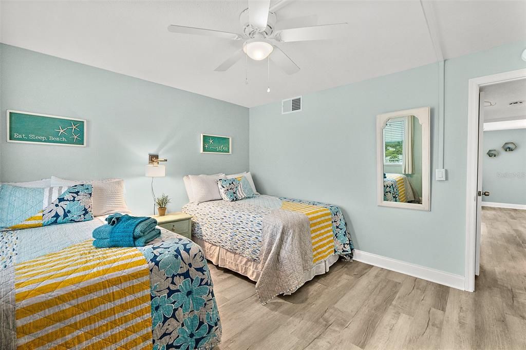 待售: $439,000 (2 贝兹, 2 浴室, 1201 平方英尺)